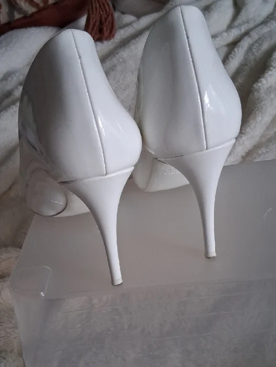 Aldo Glossy White Pointed-Toe Stiletto Pumps 3 1/2 Heels - Picture 3 of 6
